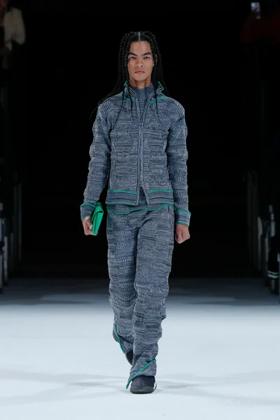 Look 15